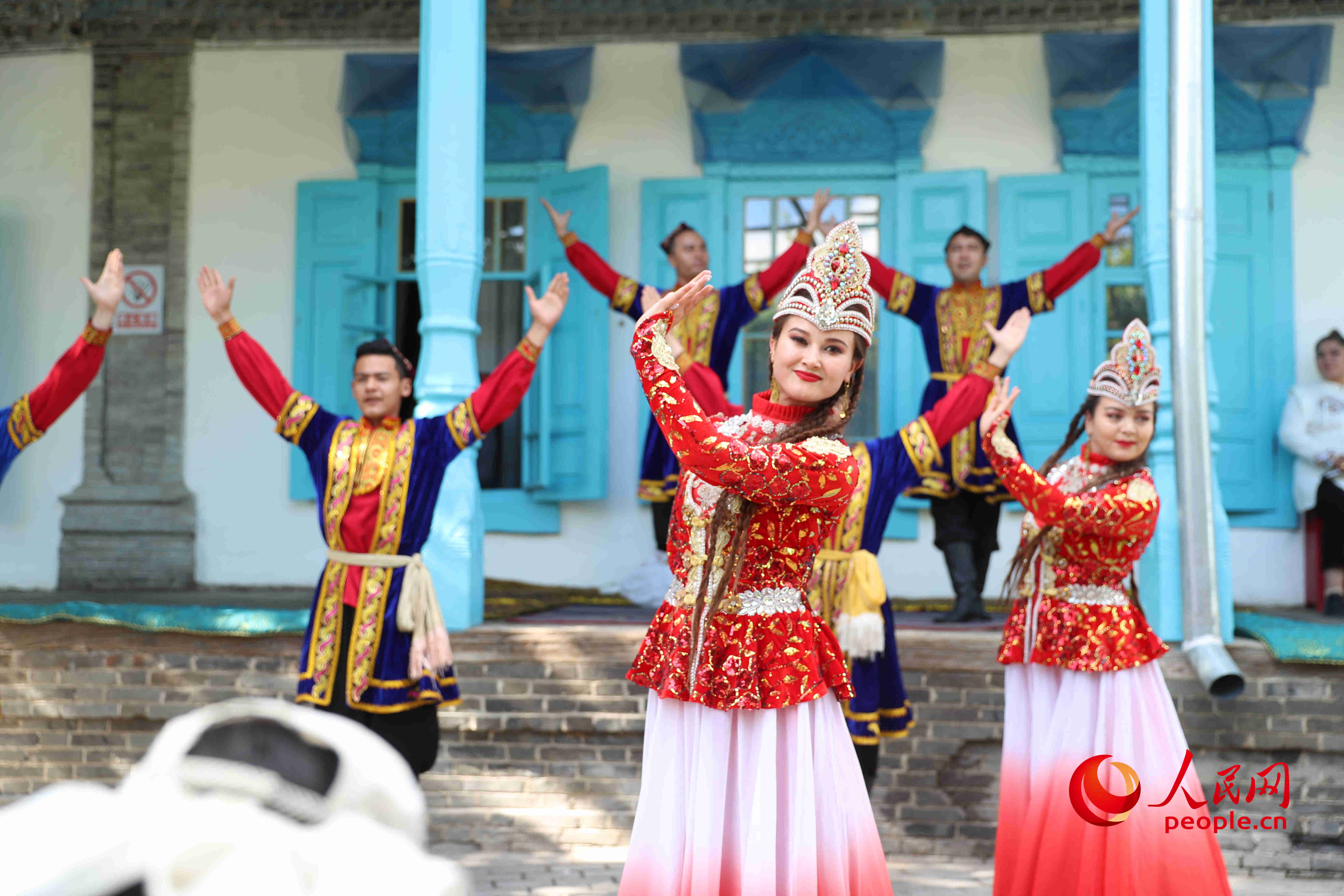 如何在乌鲁木齐高效结识维吾尔族姑娘？3大社交渠道实测解析