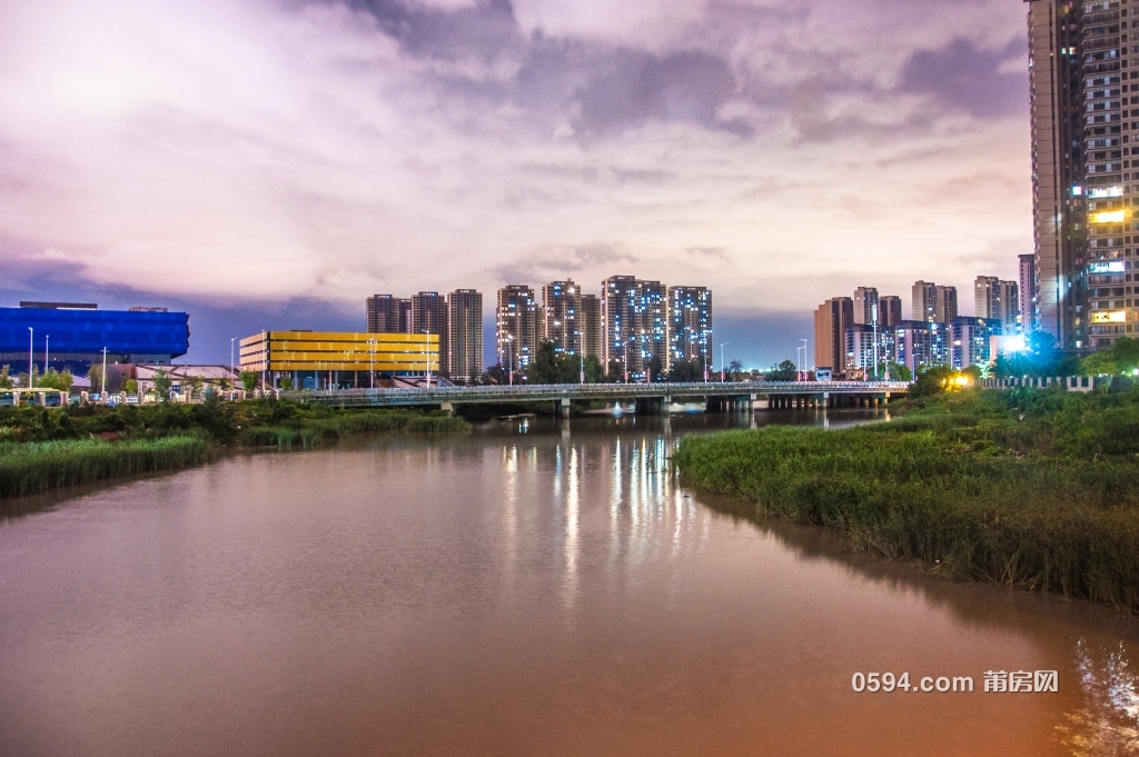 那曲大学城后街服务