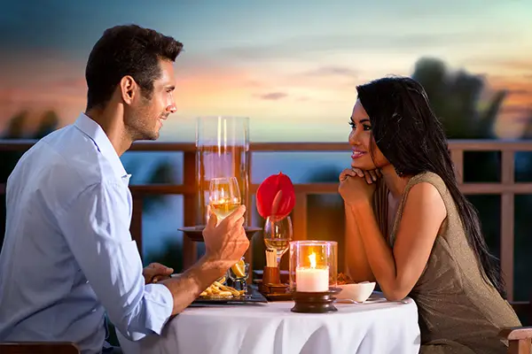 同城约会软件中女性用户能否查看男性在线状态？深度解析隐私与功能设计