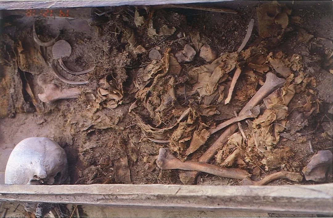 丹霞绝壁上的悬棺，讲述了哪些传奇故事？...