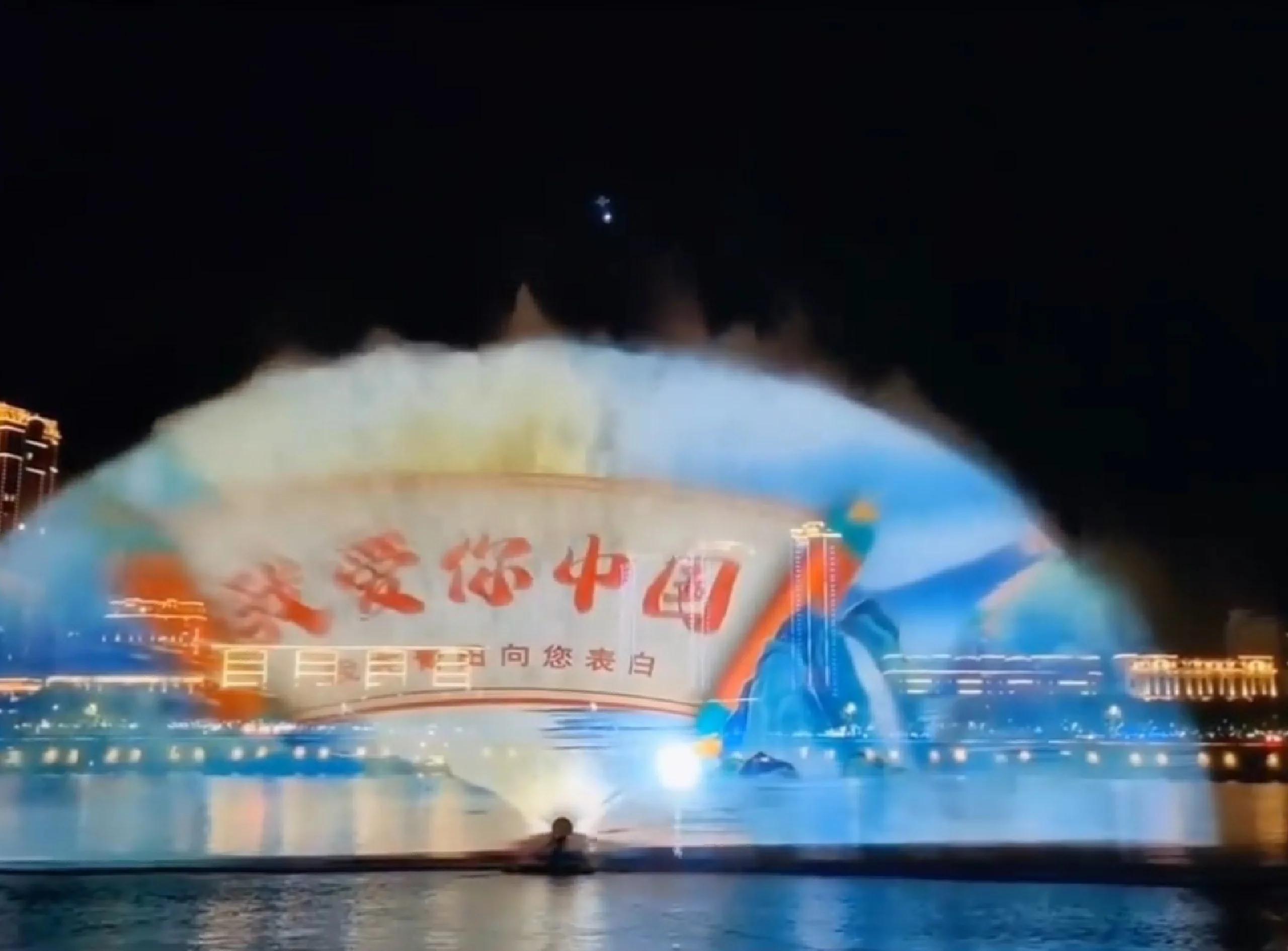 刷水枪空降视觉盛宴,揭秘沉浸式水幕大秀的科技与艺术