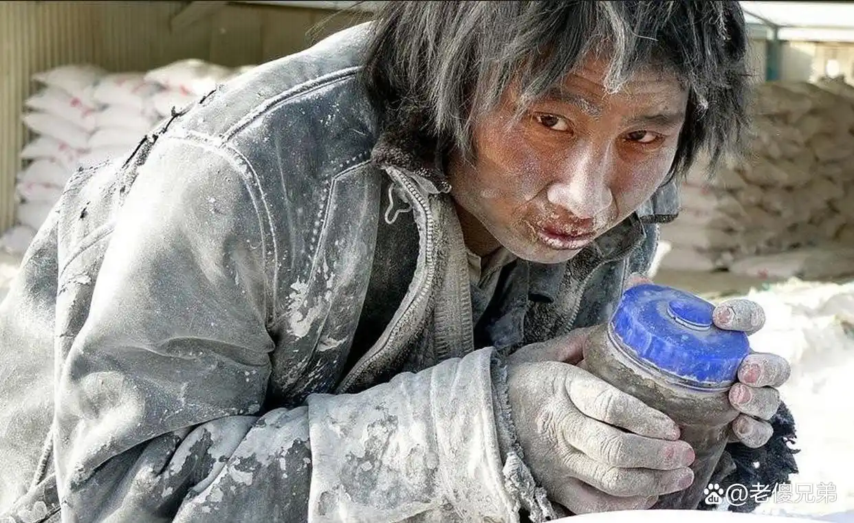 时时关注：露脸城中村走基层的老妇女：那些被忽视的生活真相与温暖故事