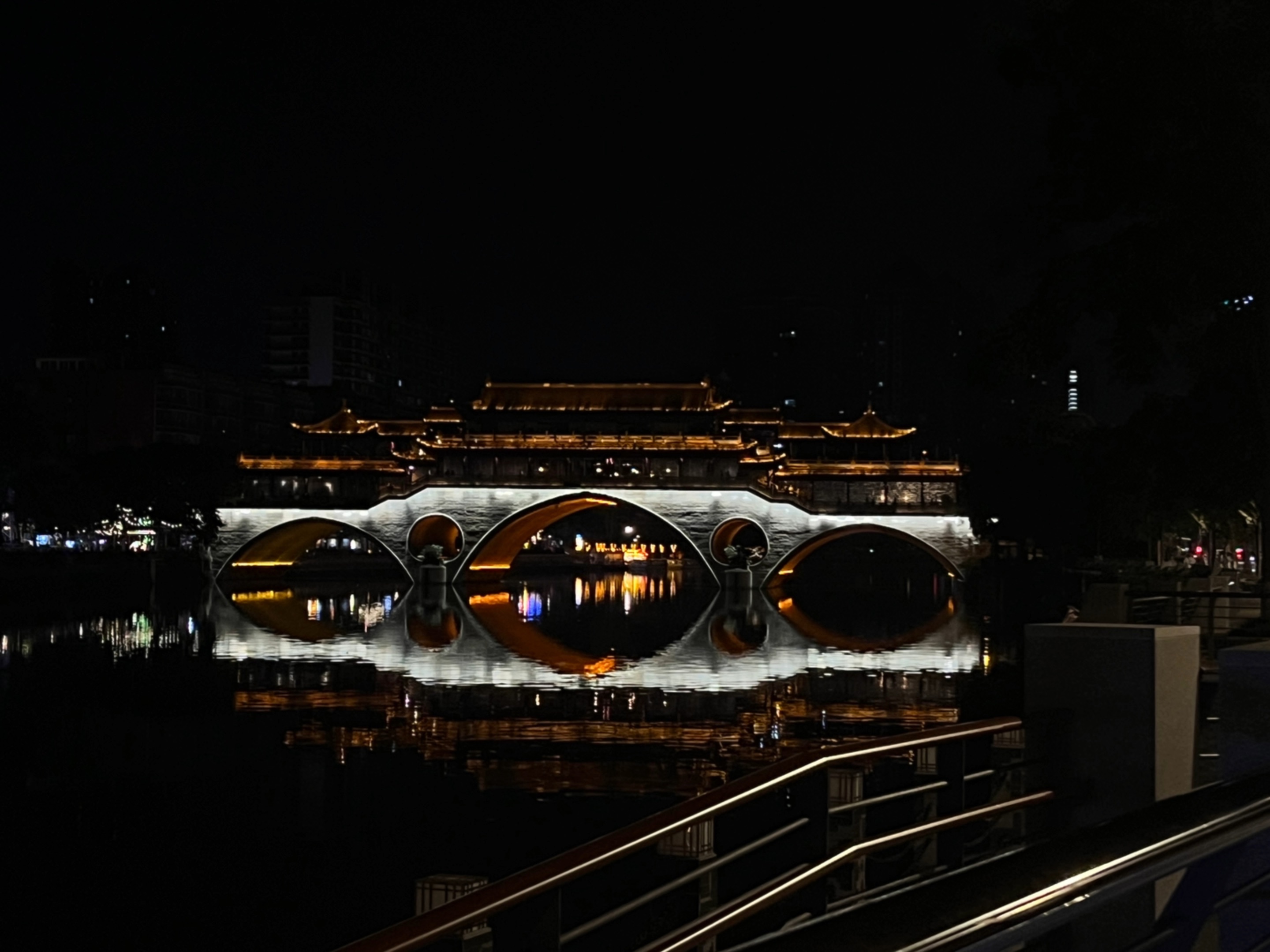 突发新闻！成都荤菜按摩哪里找安全又靠谱的地方推荐