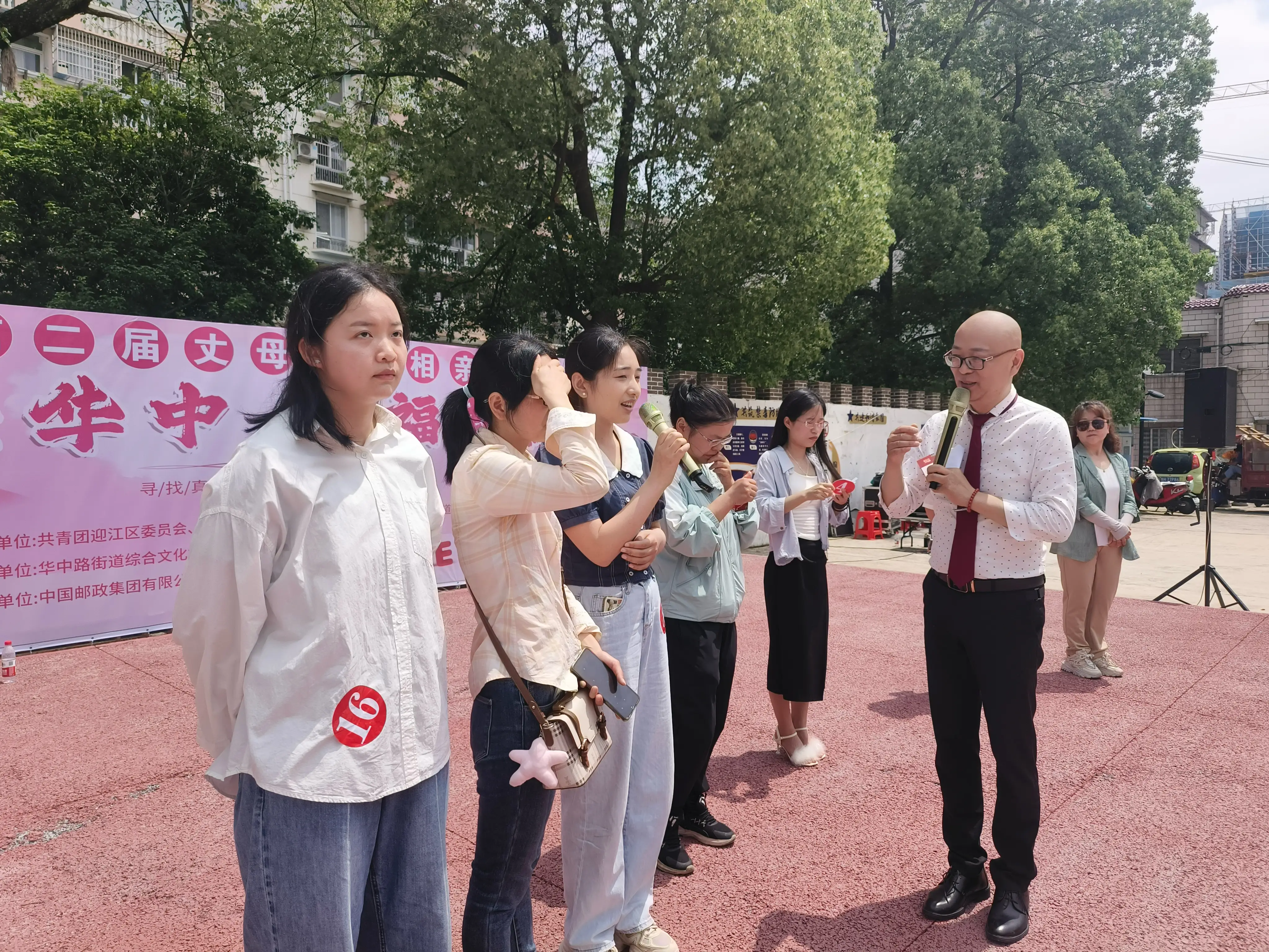 一品楼凤楼论坛最新动态揭秘：隐秘江湖的生存之道与监管难题