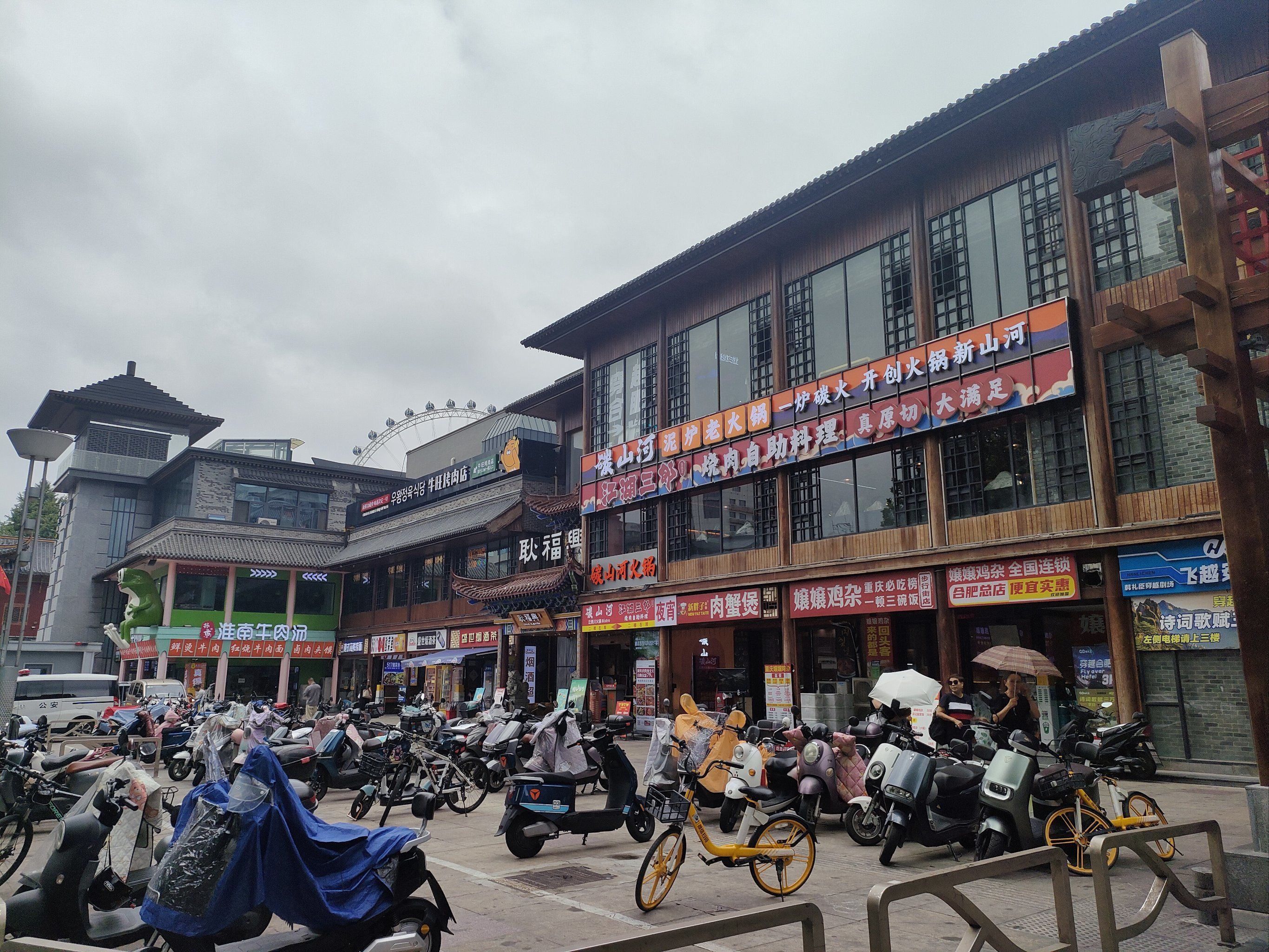 重庆巴南区及夜市地摊全攻略：摆摊地点与旅游推荐详解