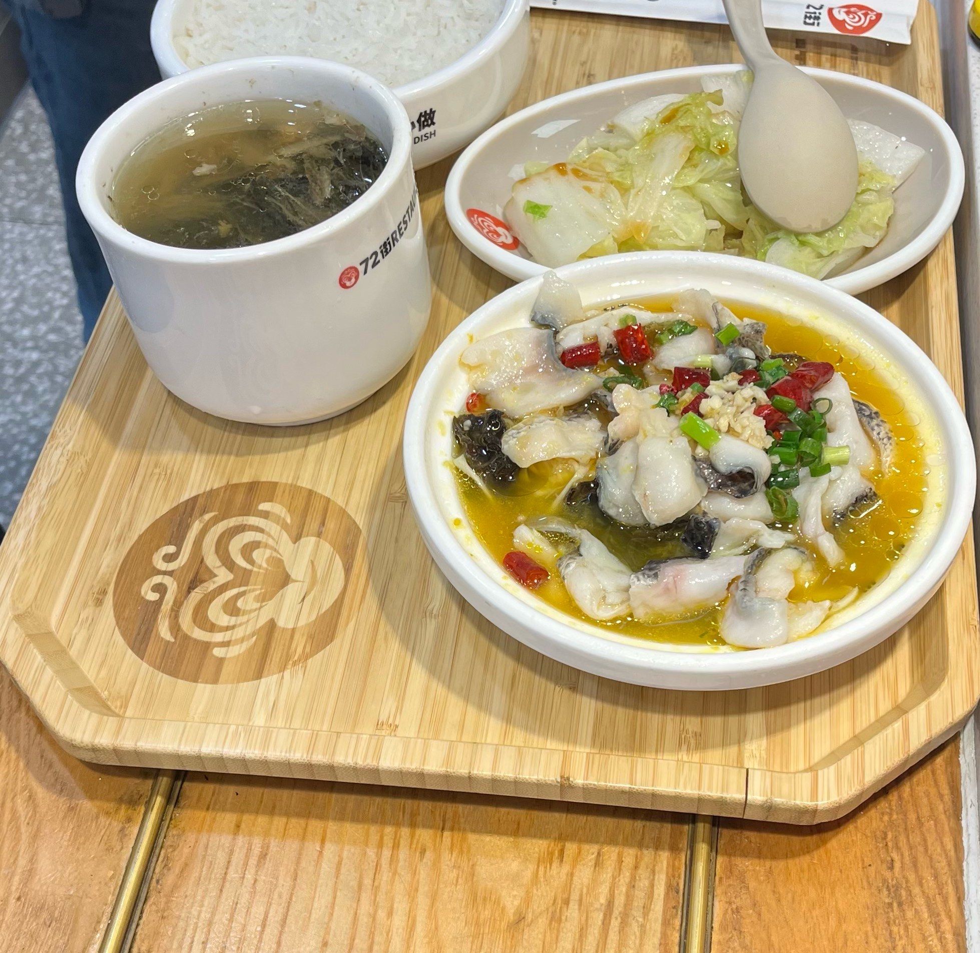 上海500元快餐不限次数：城市白领的饮食革命与消费密码