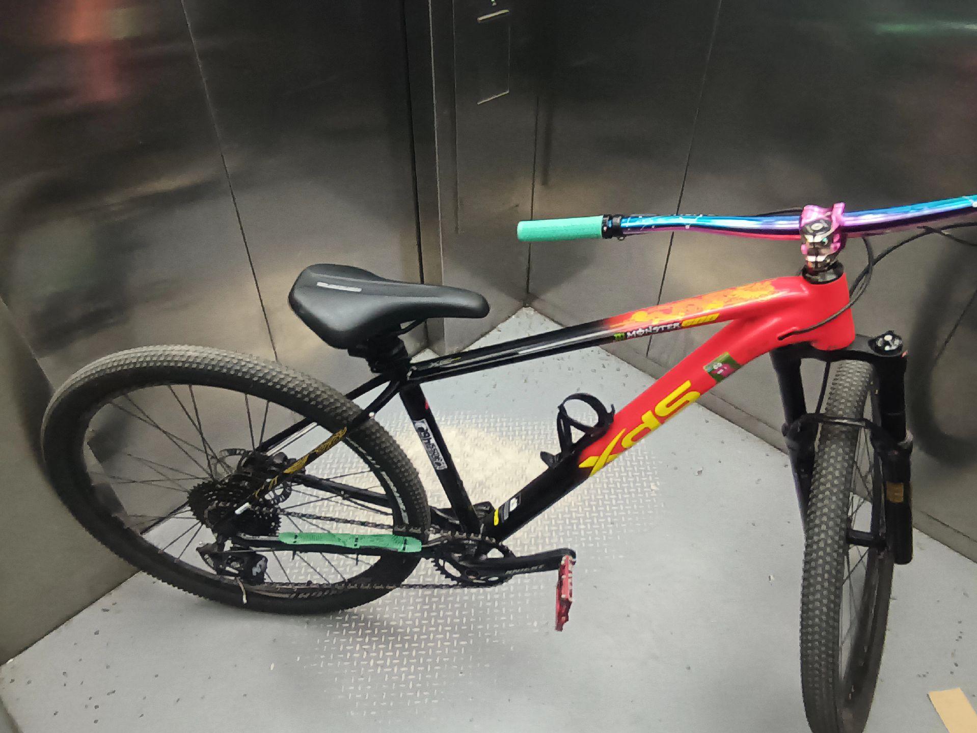 俄罗斯小妹快餐600块,跨国餐饮现象的经济与文化透视