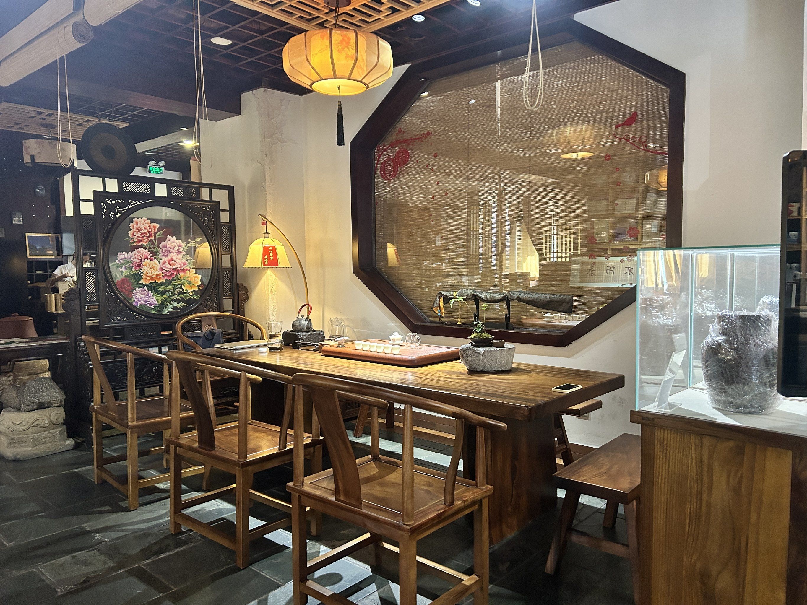 南宁品茶地图：从老友茶摊到新派茶馆的味觉巡礼