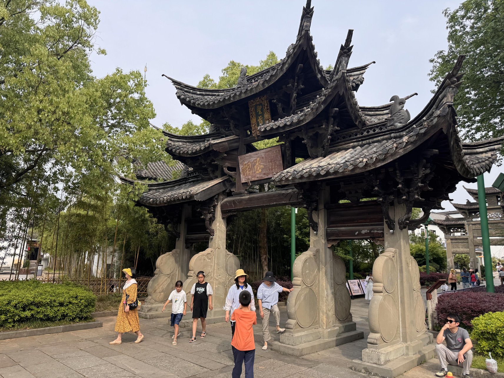 衢州附近三小时左右出行，花费大约100元的方式有哪些