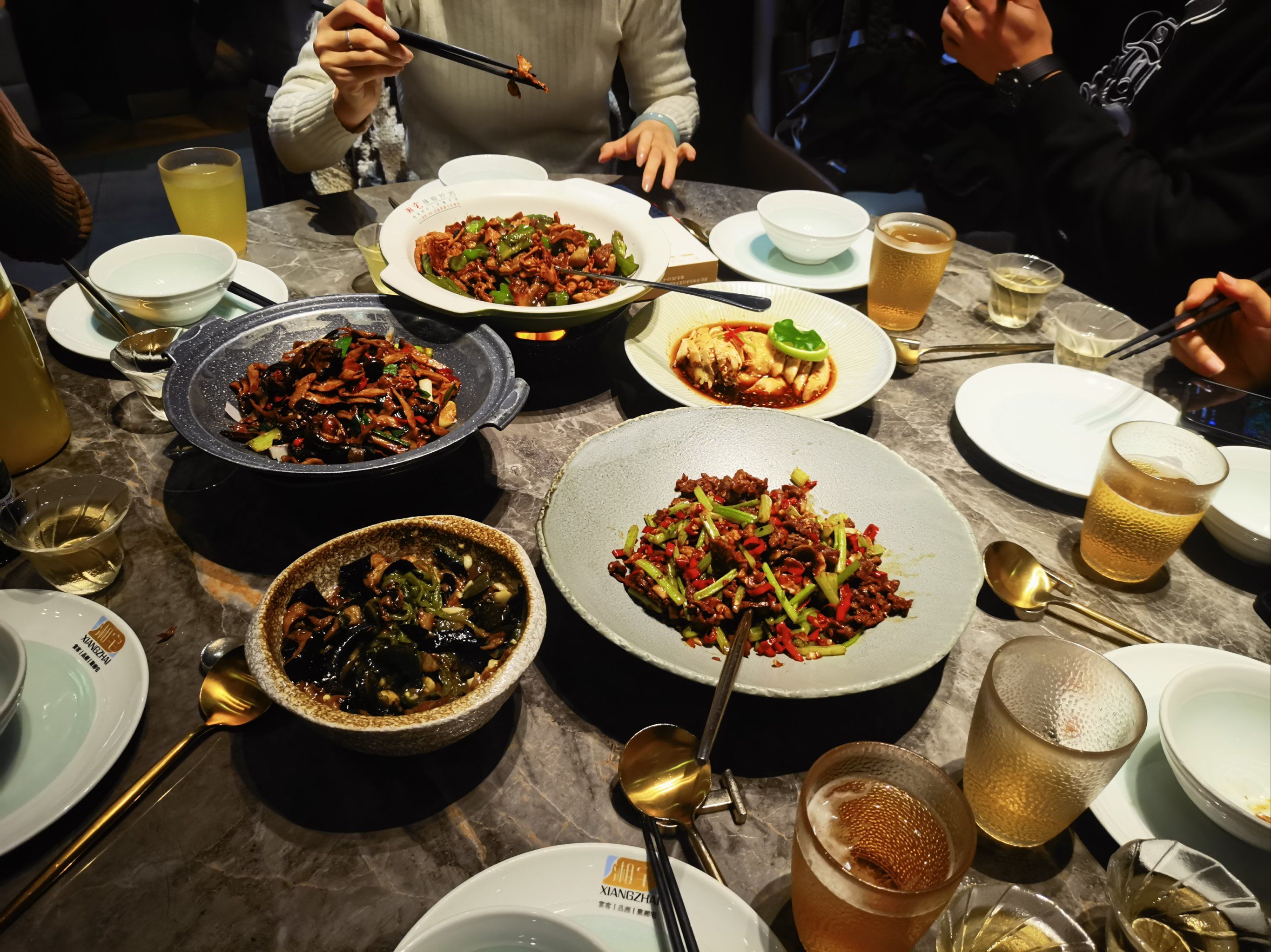 两百块钱能搞定QQ群聚餐吗？聚餐怎么玩，广告语怎么打动人，又怎么礼貌拒绝朋友的邀请