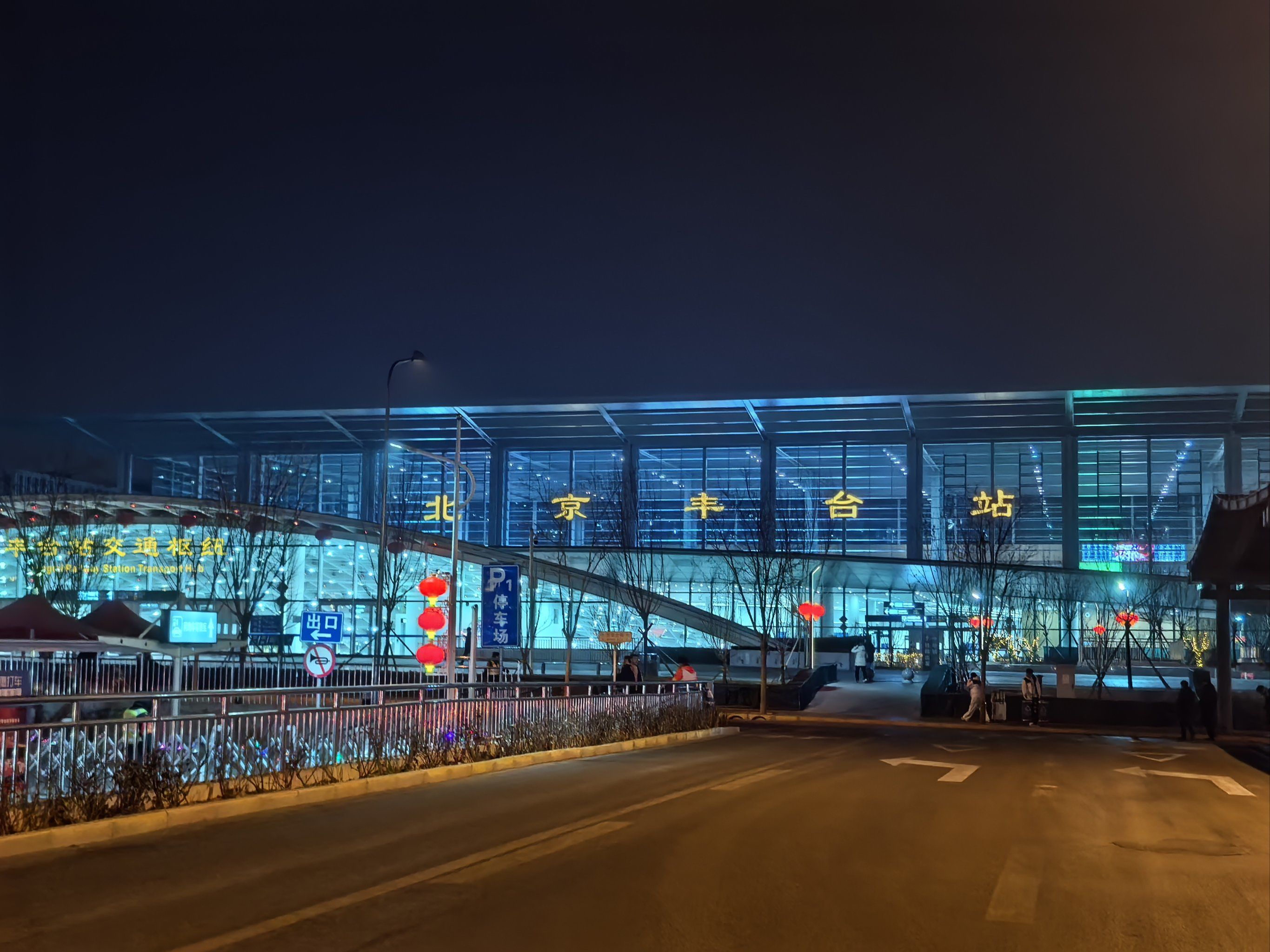 火车站附近小巷子里的人到底都在等些什么