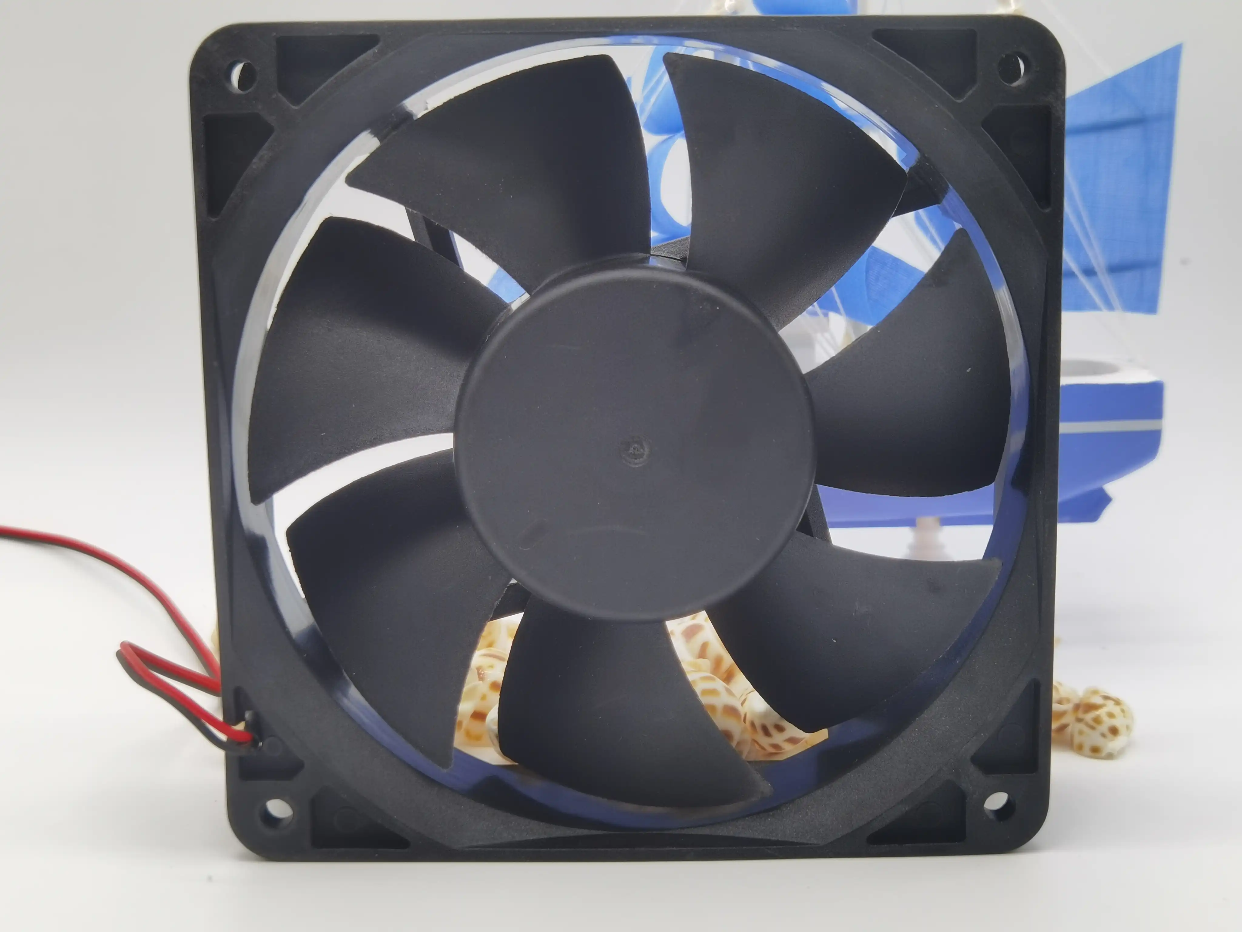 尼康L120参数配置 尼康L120和富士S4050对比分析