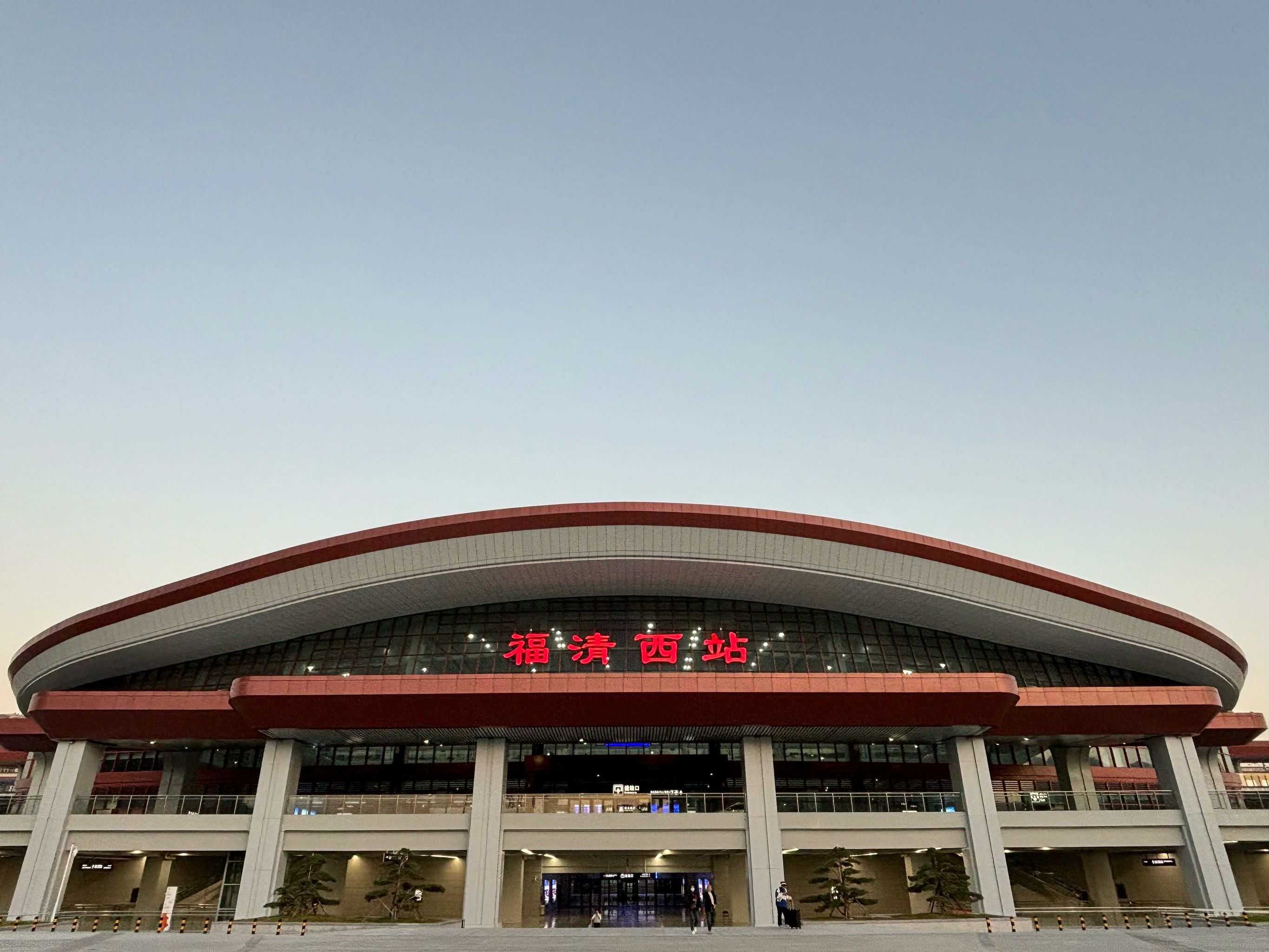 兰州西站学生出行全攻略：100-200元预算如何轻松玩转交通与周边