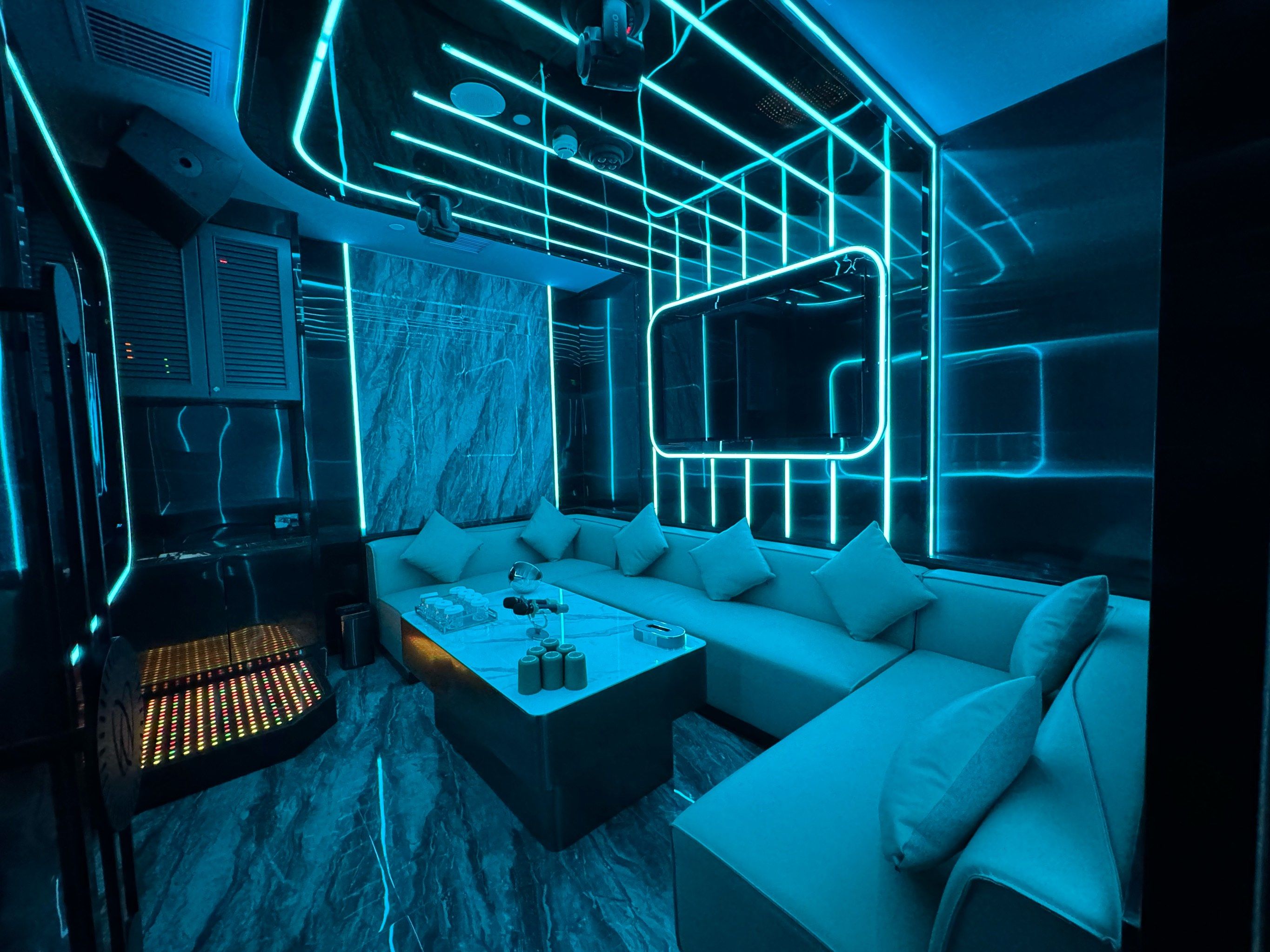 KTV陪侍能否过夜？3大法律风险与避坑指南