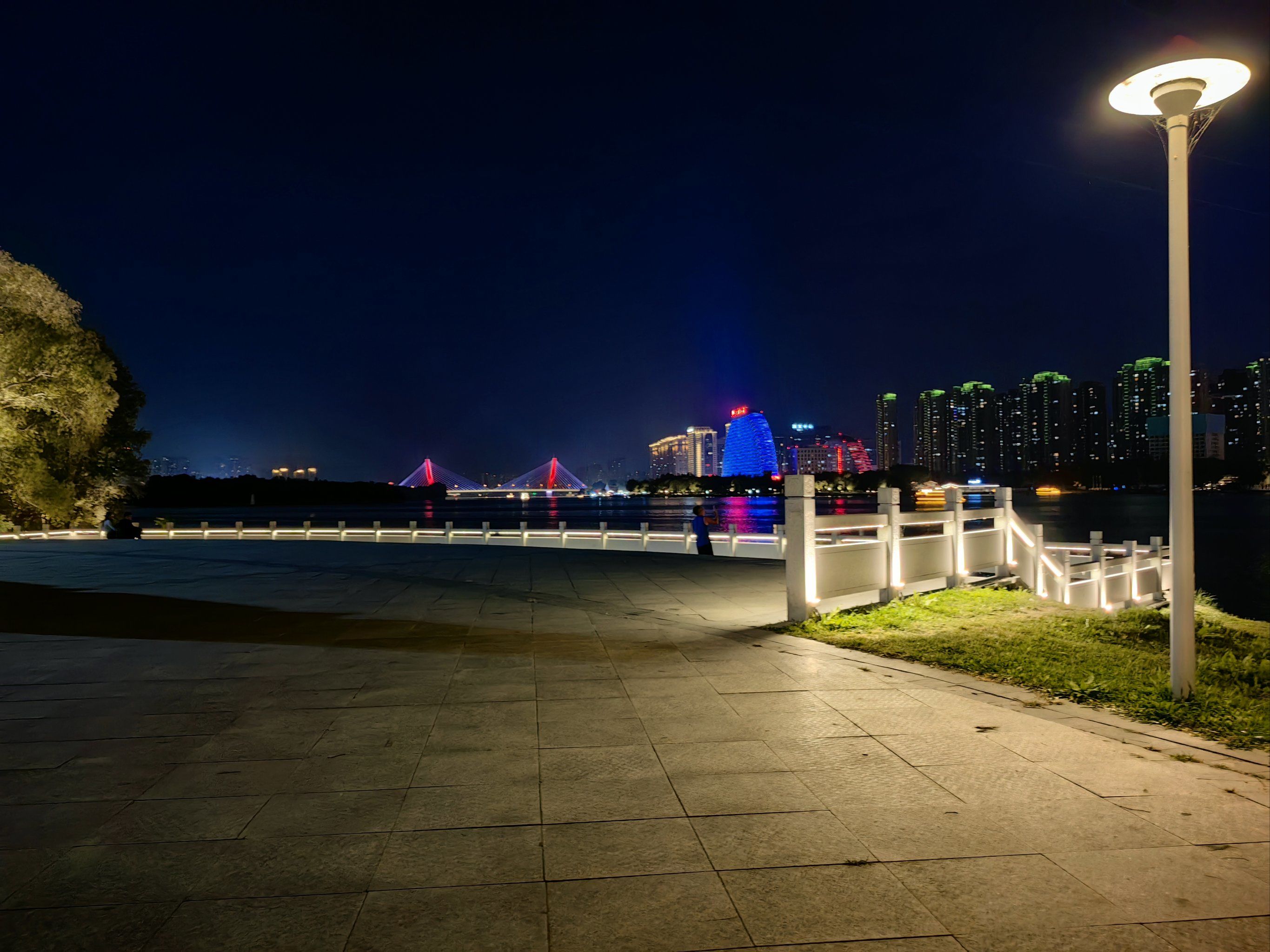 看点新闻：泻火快餐达人城边郊区牛仔裤_怎么一站式搞定_高效省钱攻略