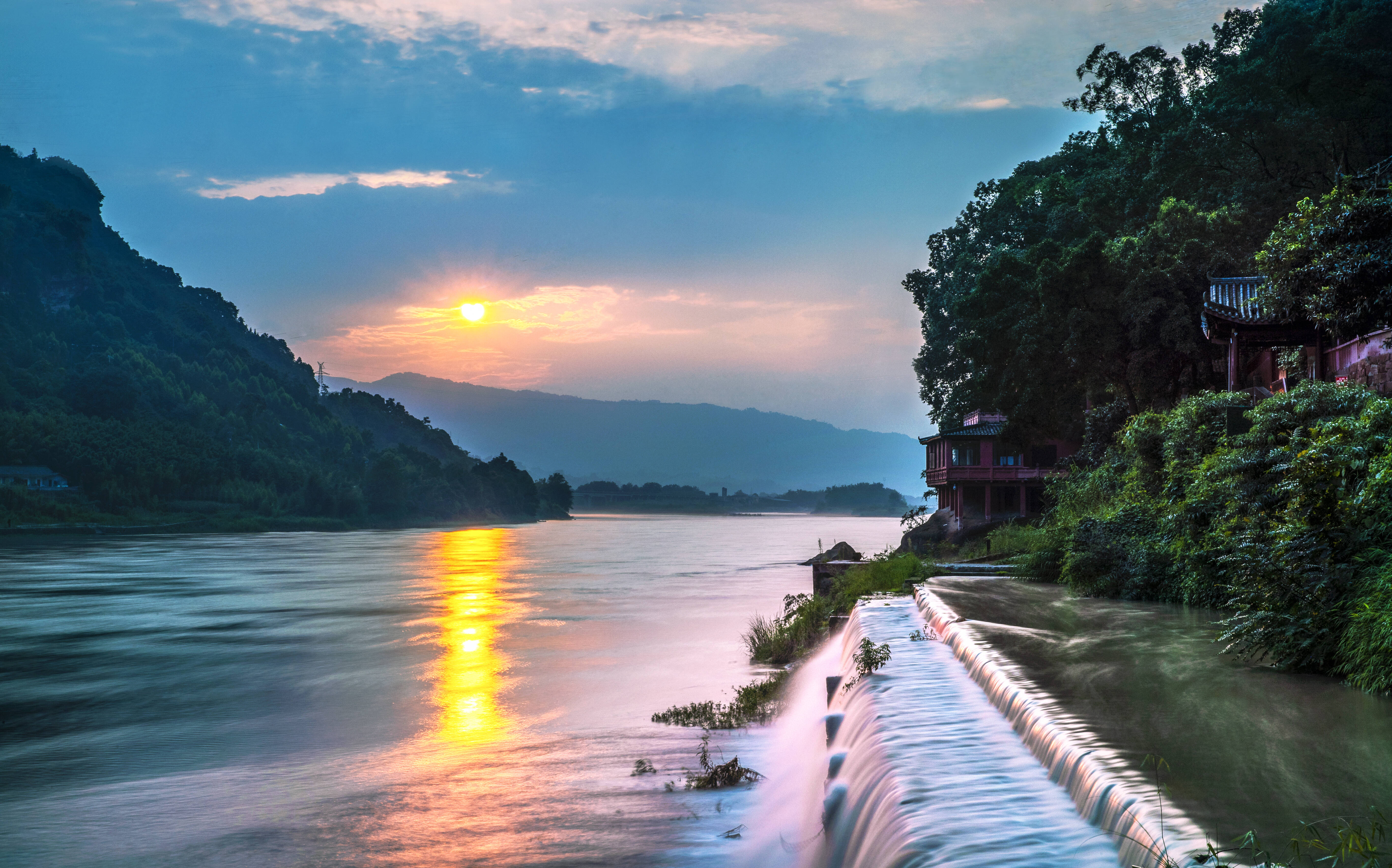 乐山哪里有站大街的小巷子 乐山站大街的小巷子在哪里
