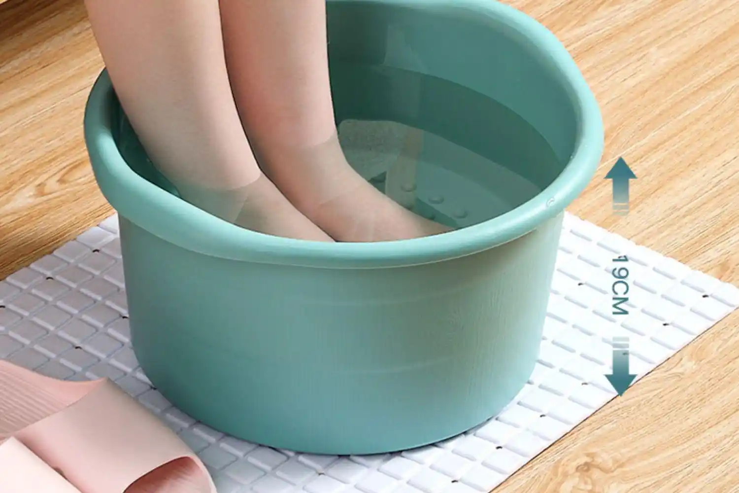 救援行动揭秘：探花村长勇闯足浴店的故事