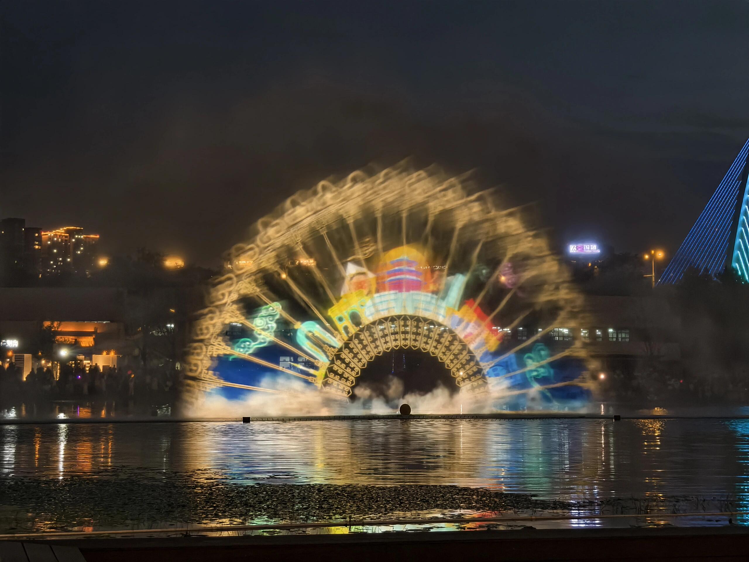 刷水枪空降视觉盛宴，揭秘沉浸式水幕大秀的科技与艺术魅力