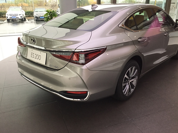 从'200叫小妹'看社交平台的灰色地带生存法则