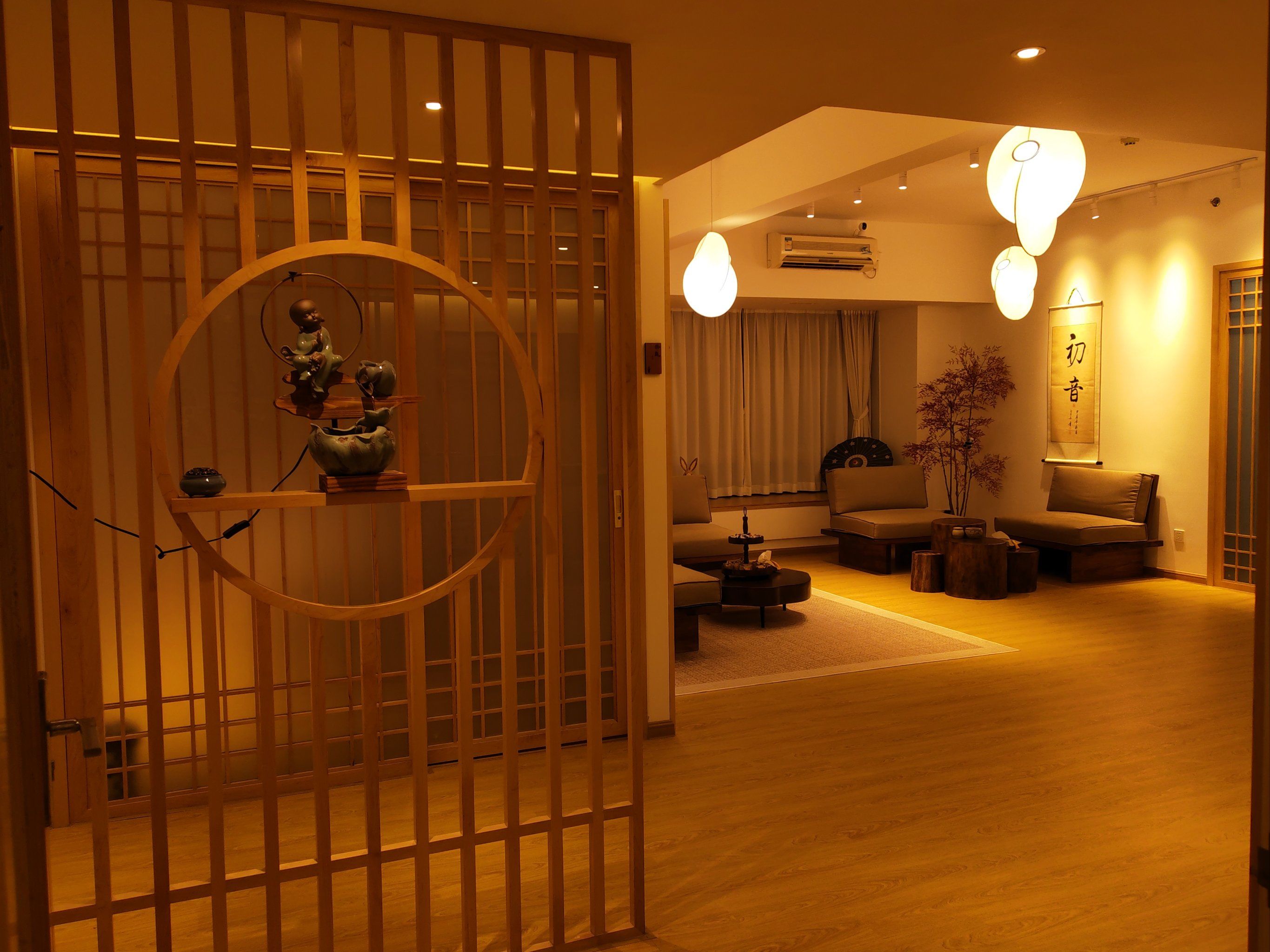 相关负责人回应称,按摩院里的女大学生到底在做什么？行业现状与未来趋势解析