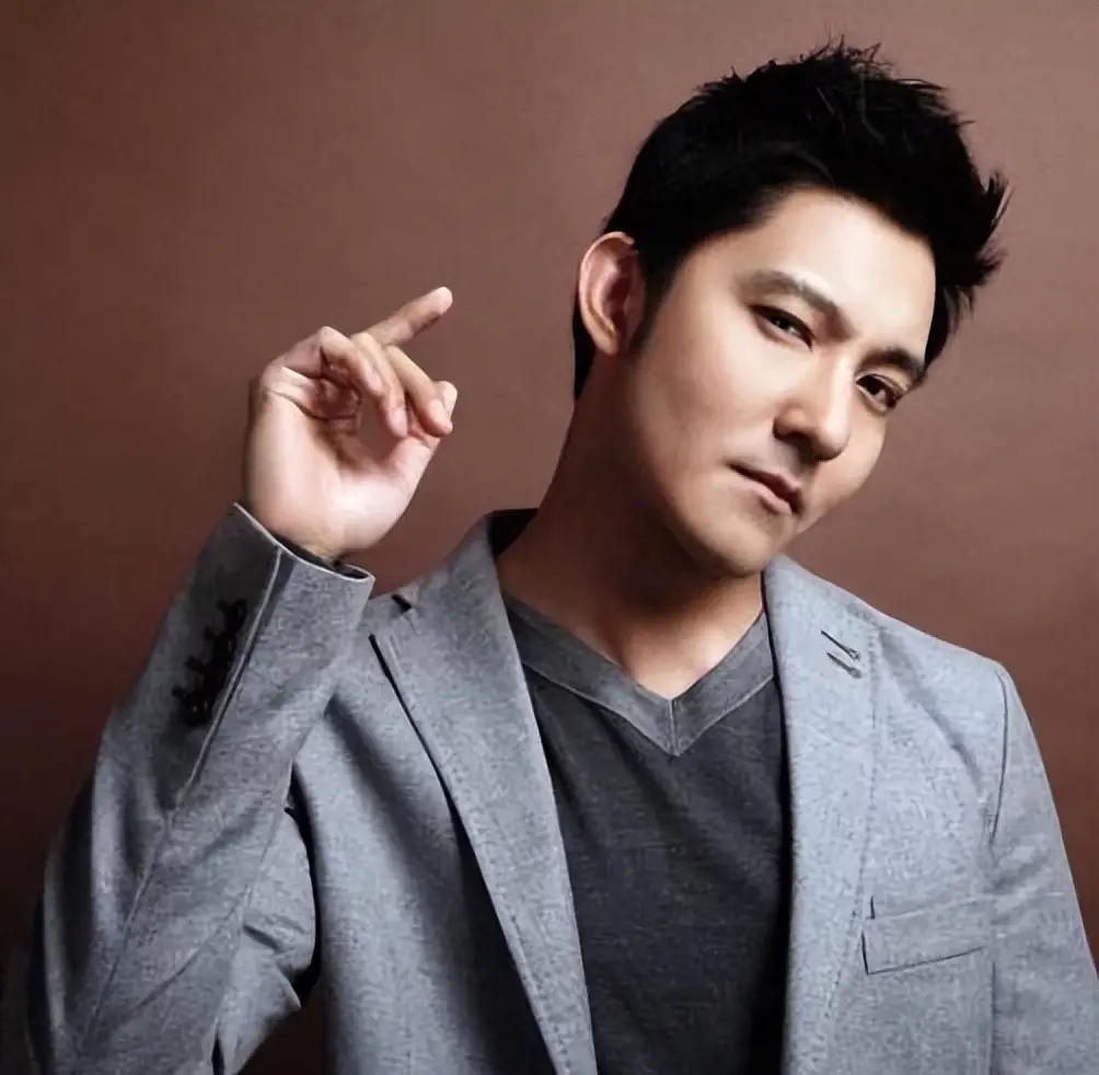 发际线危机成中年男星共同烦恼 怎么留住青春发量