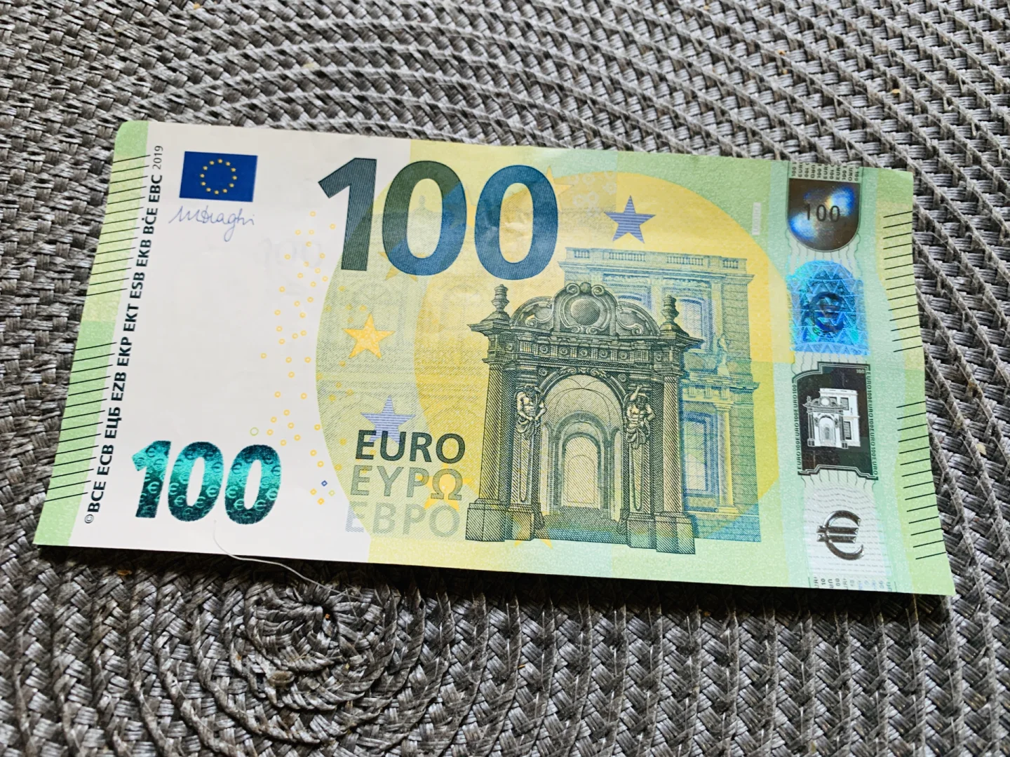 100元快餐不限次数二维码：餐饮业的价格革命还是营销噱头？