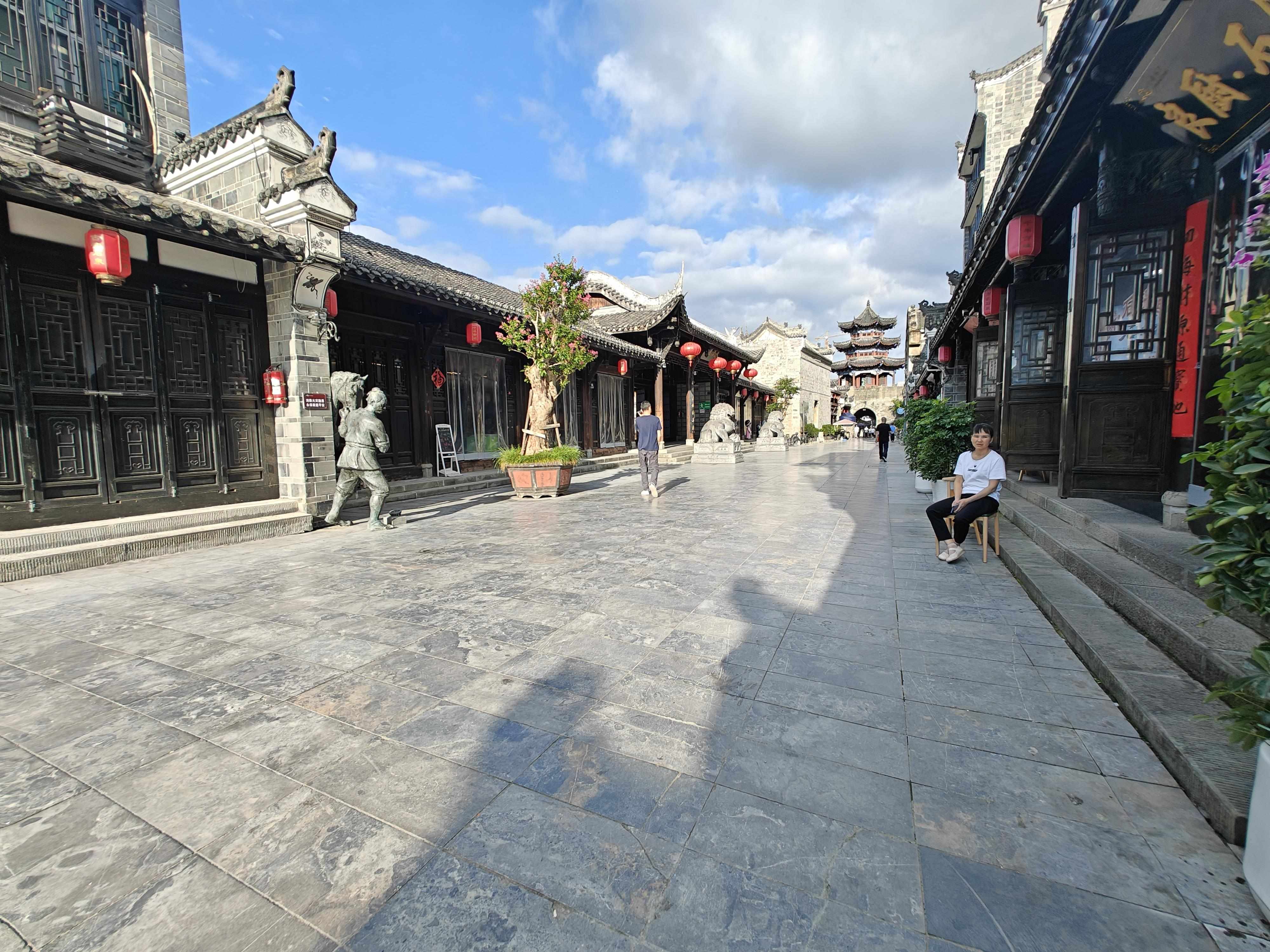 宁波哪里有站大街的小巷子啊