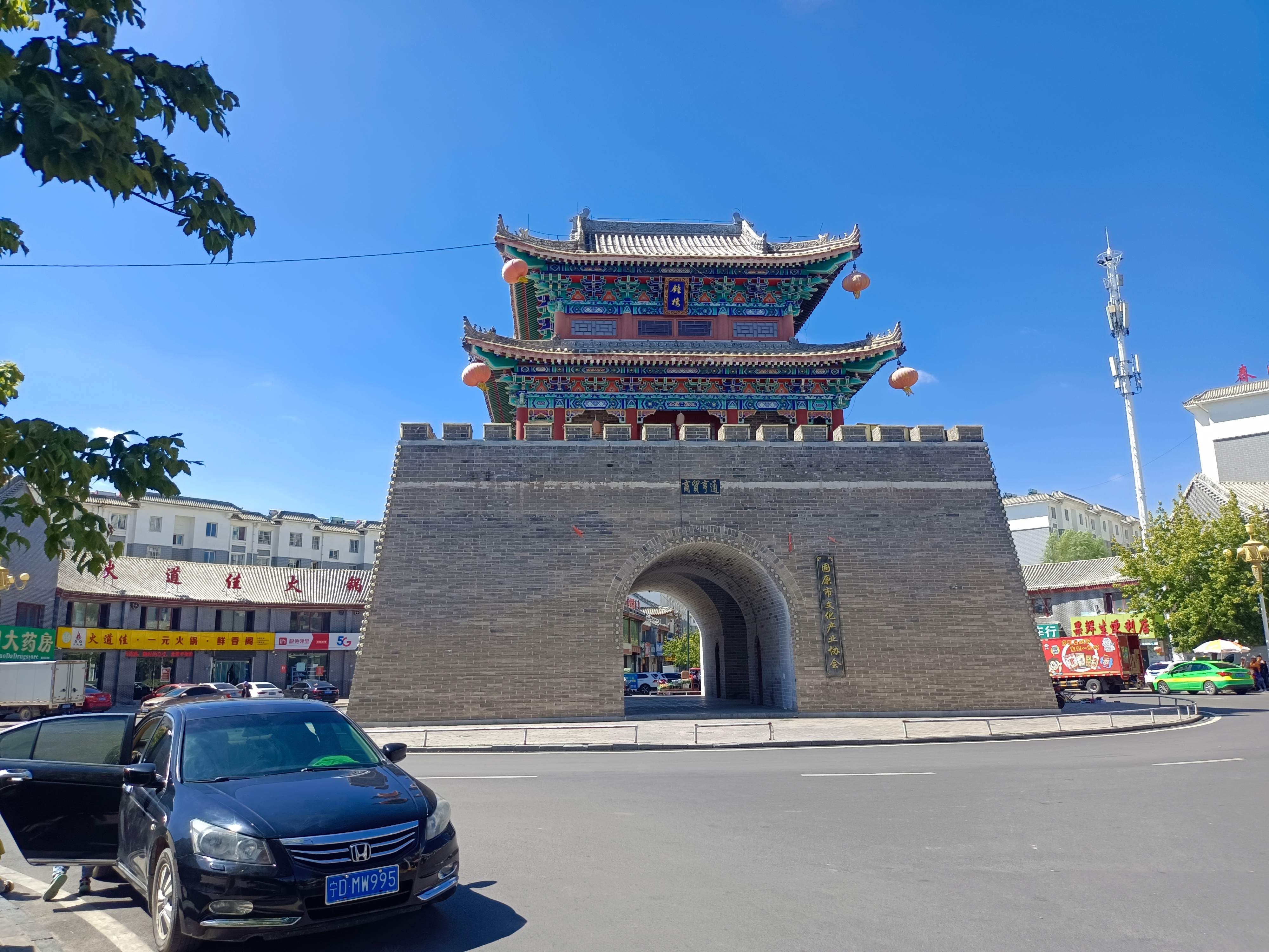 固原哪里有站大街的巷子或路边 固原二医院巷子怎么走