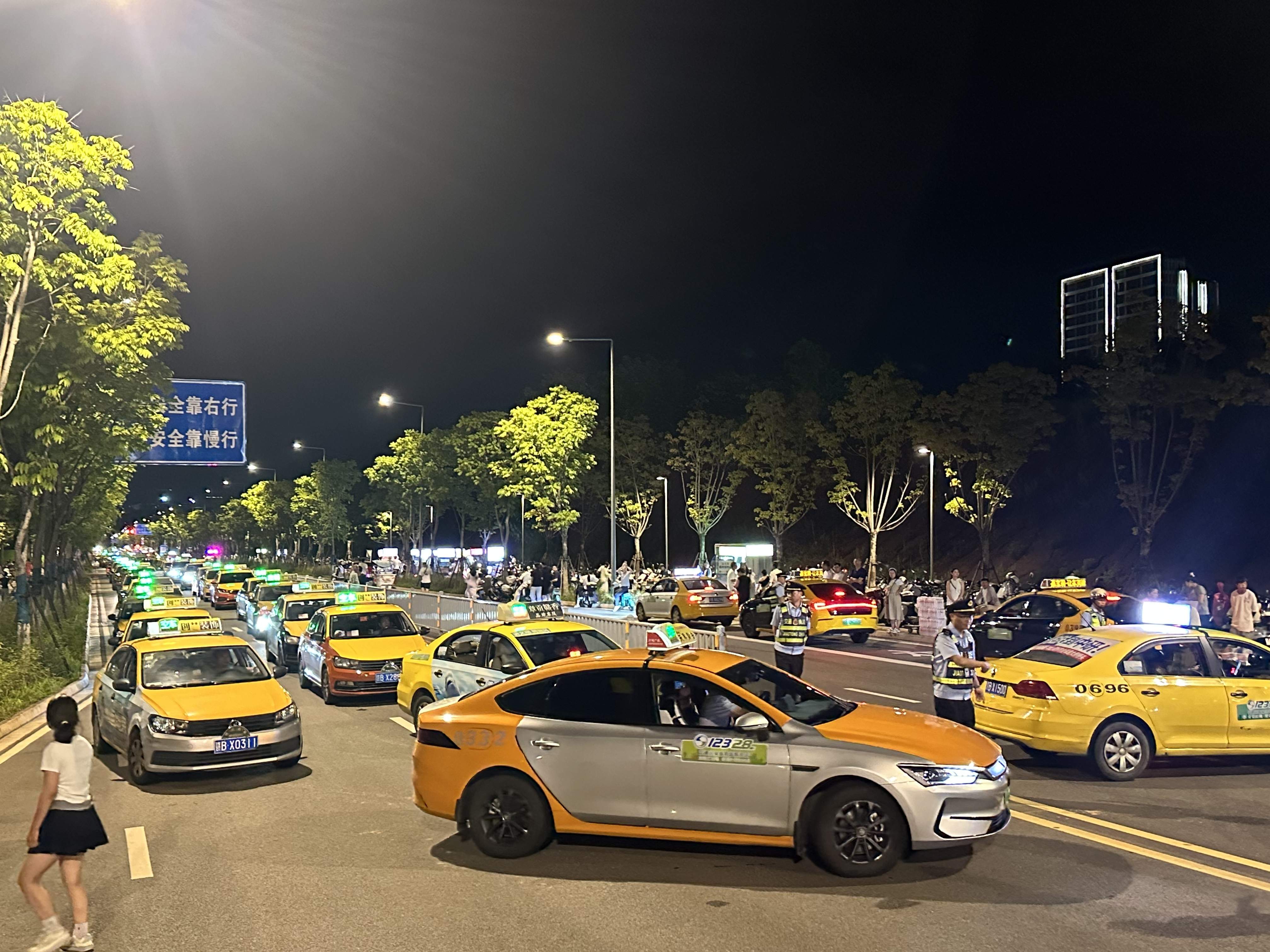 赣州火车南站有快餐没