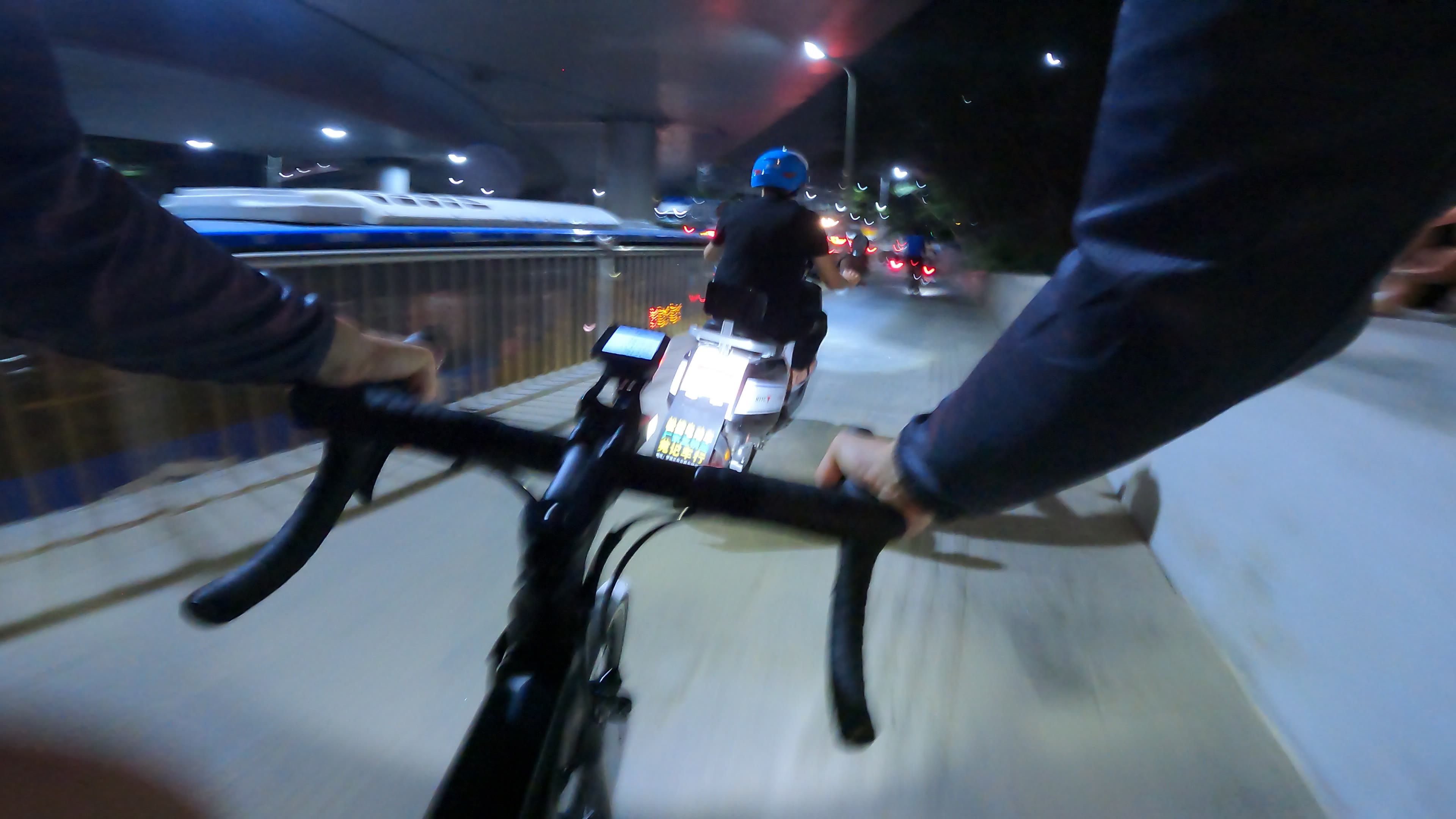 空降同城：当都市青年开始用降落伞解决通勤难题