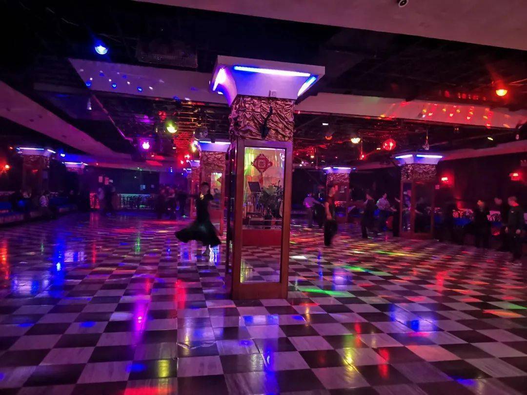 2024西安黑灯舞厅现状调查与体验指南