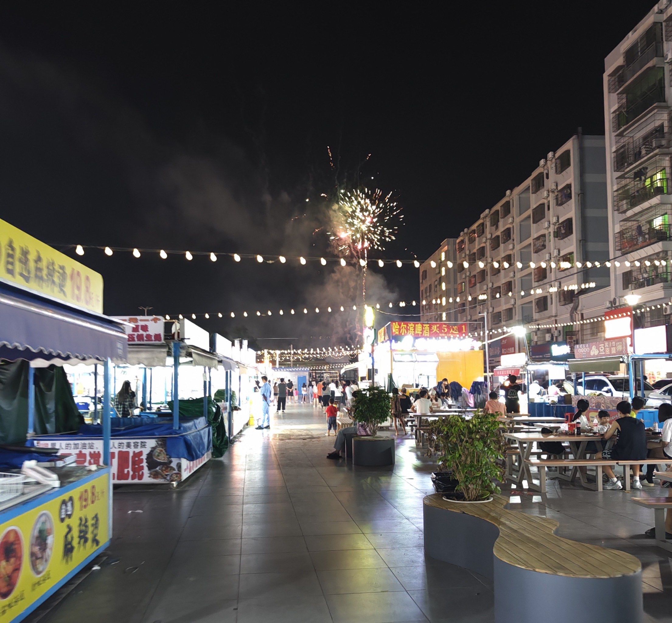 昆明夜市全攻略：呈贡与其他热门区域夜生活大揭秘